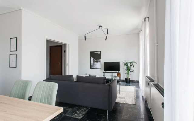 Spacious Apartment near HELEXPO