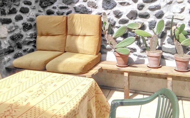 House With 2 Bedrooms in Alba-la-romaine, With Furnished Terrace and W