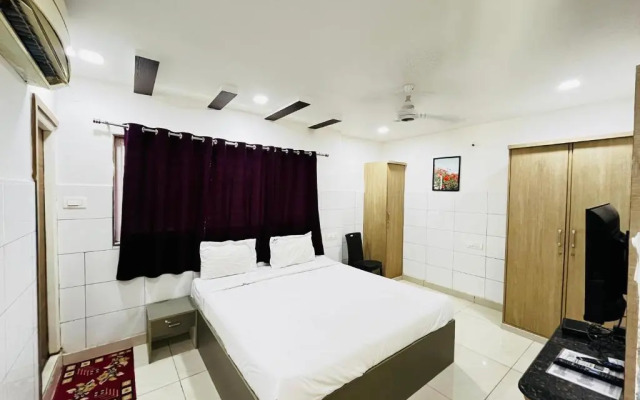 Capital O 70193 Hotel Royal Grand Inn