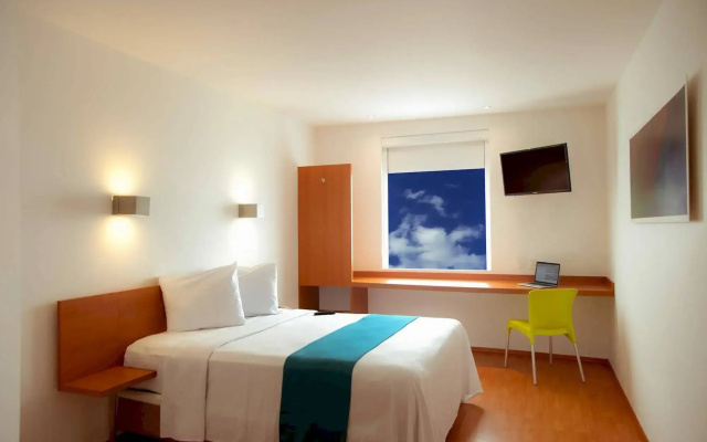 One Monclova Hotel