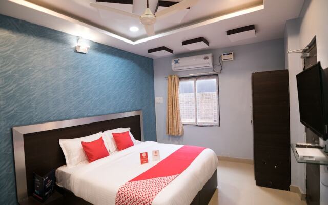 OYO 10811 Sri Sairam Residency