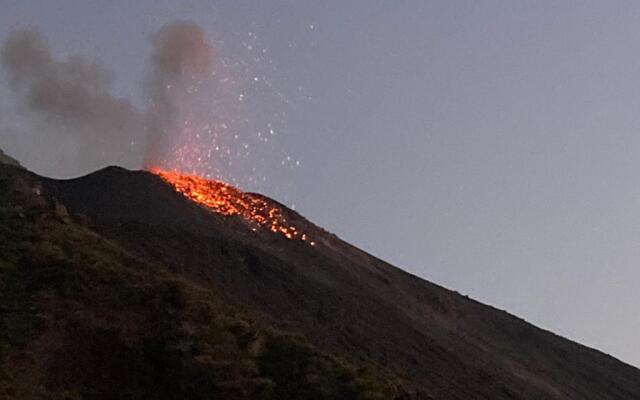 Stromboli Suite Apartment with Terrace Volcano & Sea view
