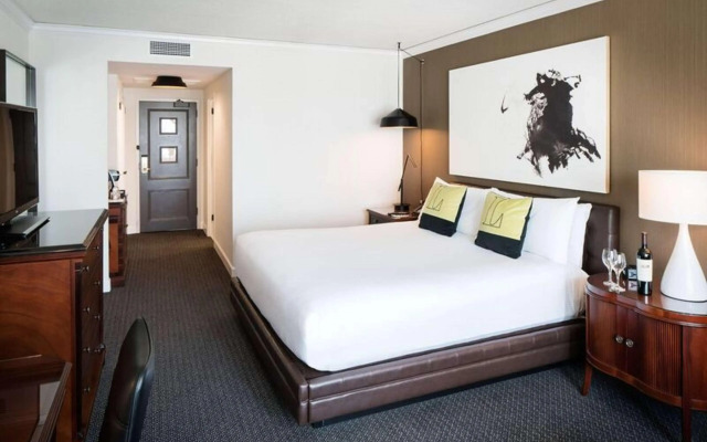 The Logan Philadelphia, Curio Collection by Hilton