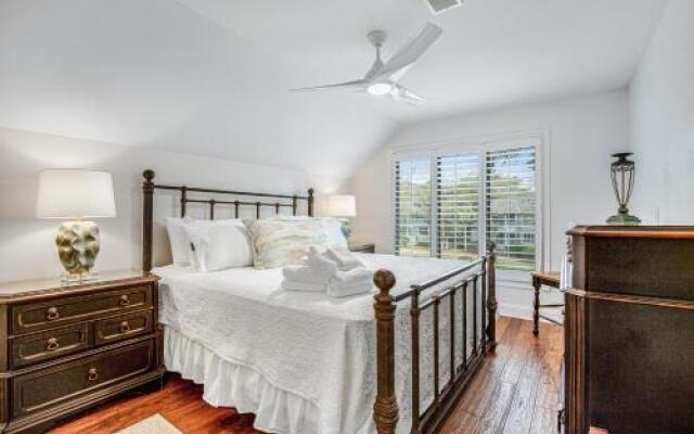 4712 Tennis Club Villa