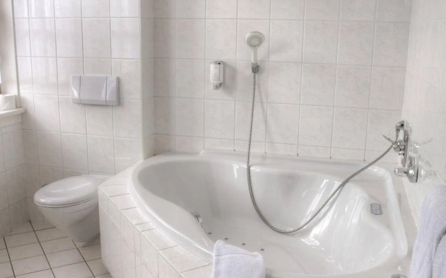 Burg Edelhof Hotel-Restaurant