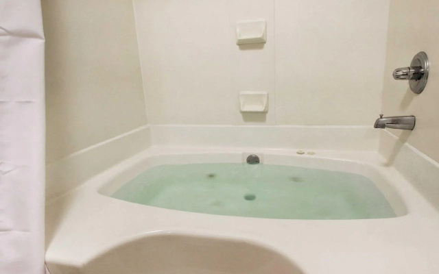 Columbia Inn & Suites