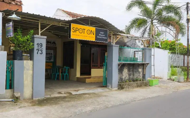 Spot On 2497 Pesona Guest House