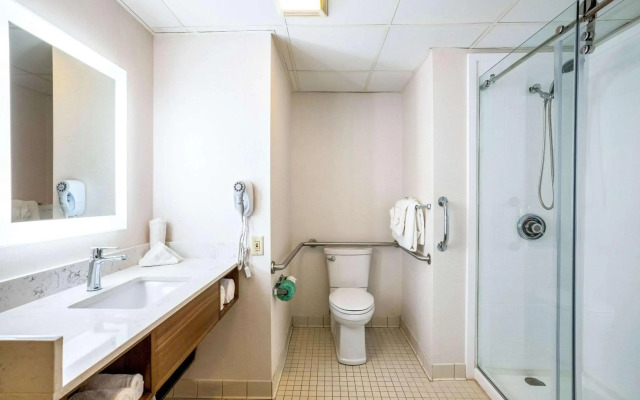Quality Suites Lansing