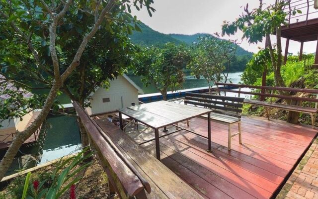 Naphatphorn Resort
