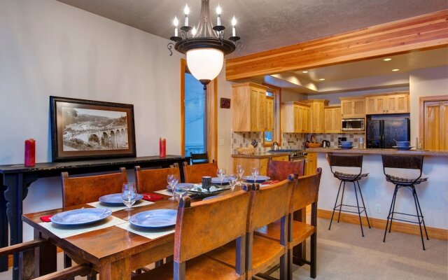 Abode at the Cove