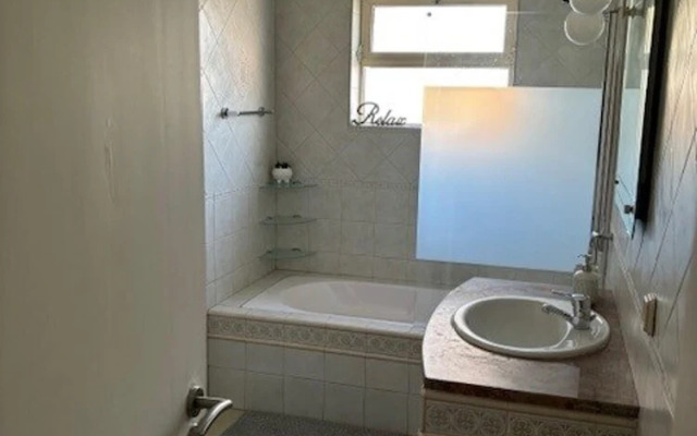 Inviting 4-bed Villa in Guia