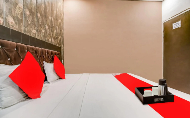 OYO Flagship 70340 Hotel Colour