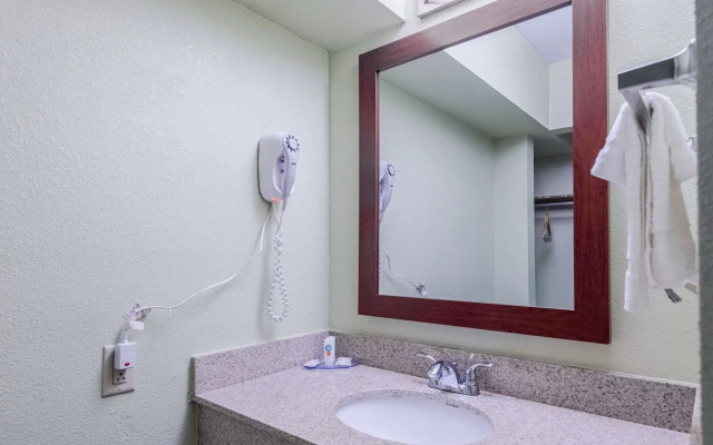 Quality Inn & Suites Hotel Muncie
