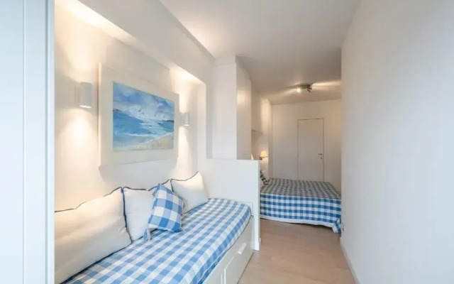 Spacious 9-guest Knokke Apt