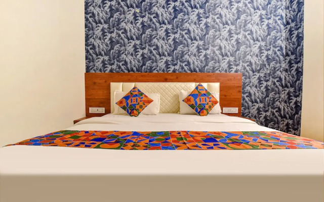 OYO Flagship 19036 Hotel Royal Raj