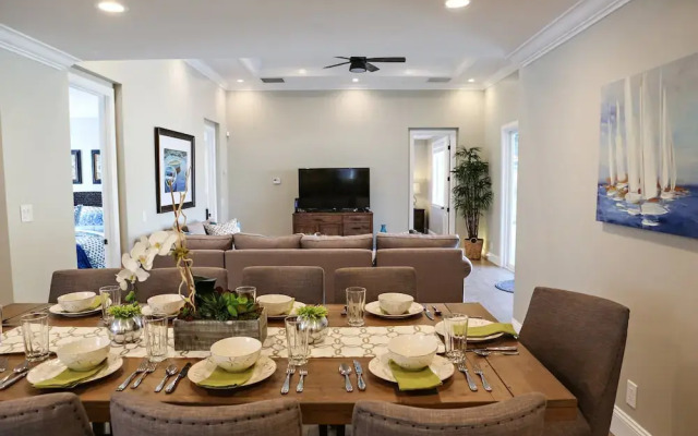 Fantastic 6 bedroom 4 bath Pool Home