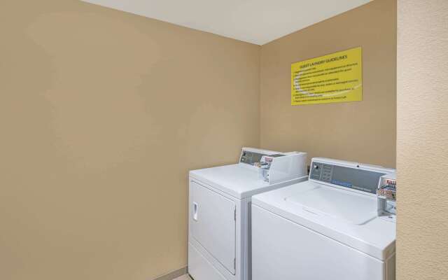 Super 8 by Wyndham Raleigh North East