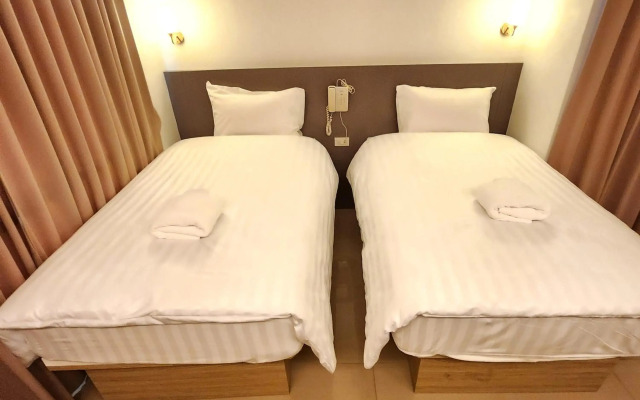 Prom Ratchada Hotel