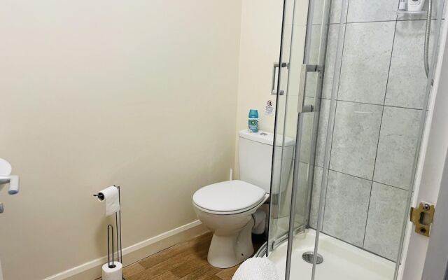 Alphastudio-leeds-walk 2-city-centre-freepark-wifi