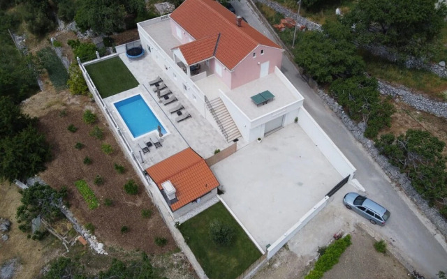 Villa Dragic