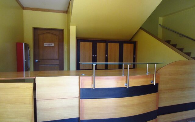 Hollywood Suites