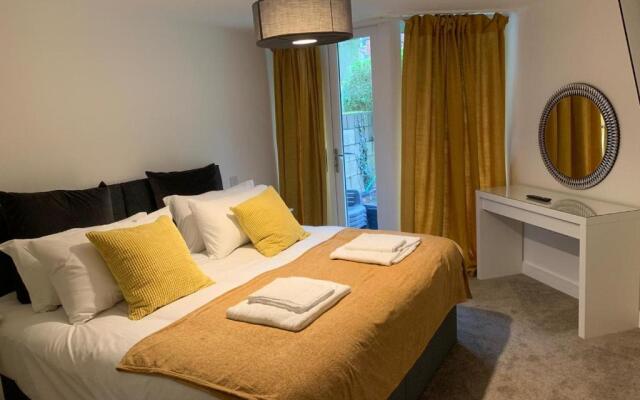 The Oxford Apartment