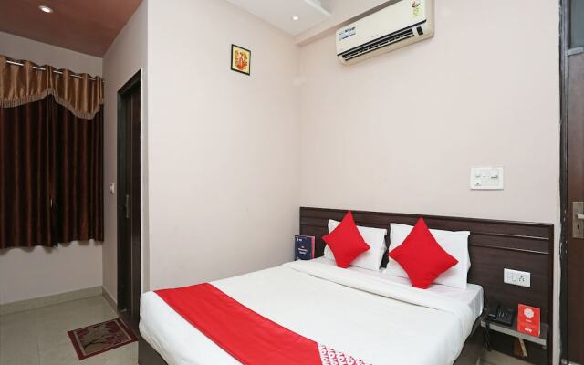 OYO 10588 Hotel Golden Square