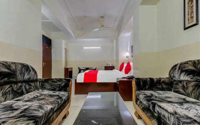 OYO Flagship 42717 Hotel Fort