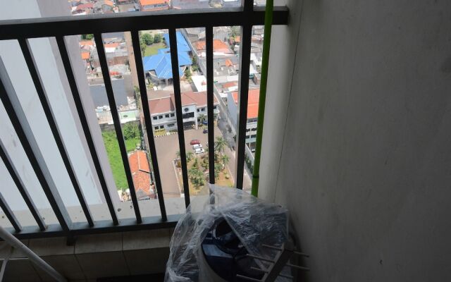 Cozy Living Studio at Cosmo Terrace Apartment