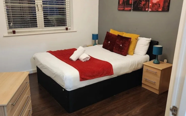 2bed Apt -king Bed -free Parking - Family Friendly