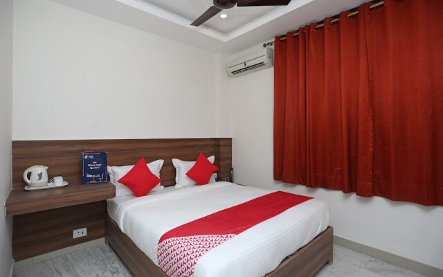 OYO Flagship 18533 Tulip Inn