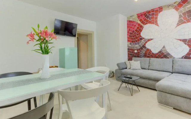 Majestic Kastel Stari Apartment With Terrace