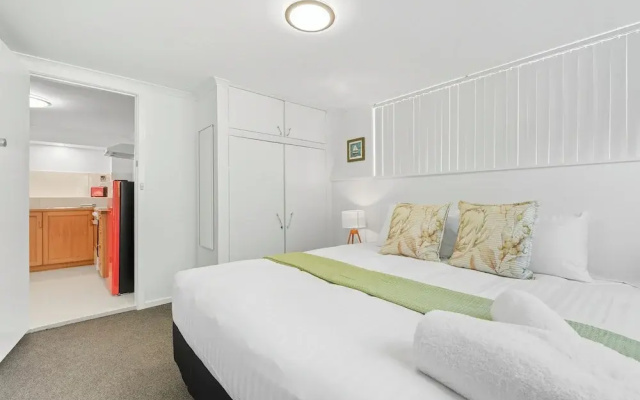 Charming Maning Ave - 2 Bedroom Unit