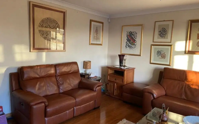 2-bed Apartment in High Wycombe Private Garden