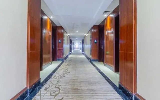 Yangjiang Yintai Hotel (Baili Plaza Branch)