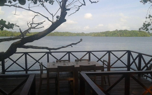 MO River House