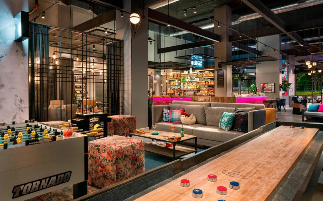 Moxy Chicago Downtown