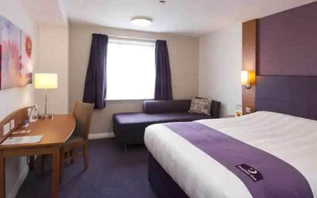 Premier Inn Wigan West (M6, J26)