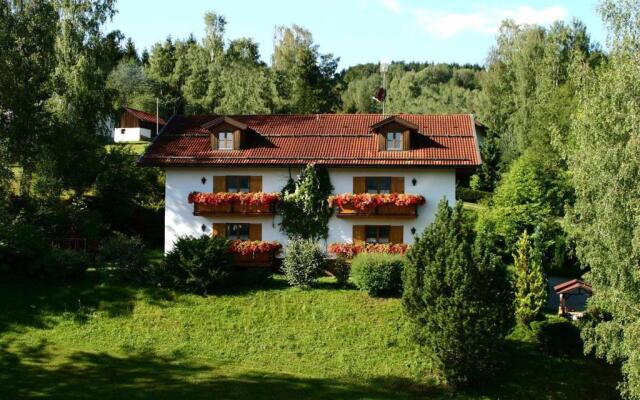 Ferienwohnungen Haus "Wildschütz"