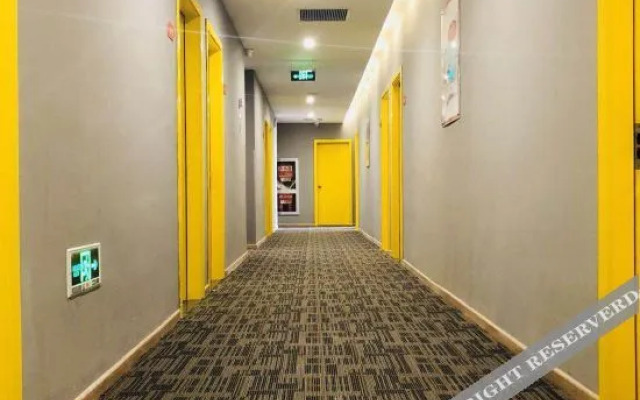 Pudding Hotel (Suzhou Zhangjiagang Free Trade Zone Logistics Yuan Dejizhen Branch)