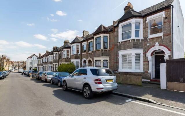 1 Bedroom Flat In Vibrant Brixton