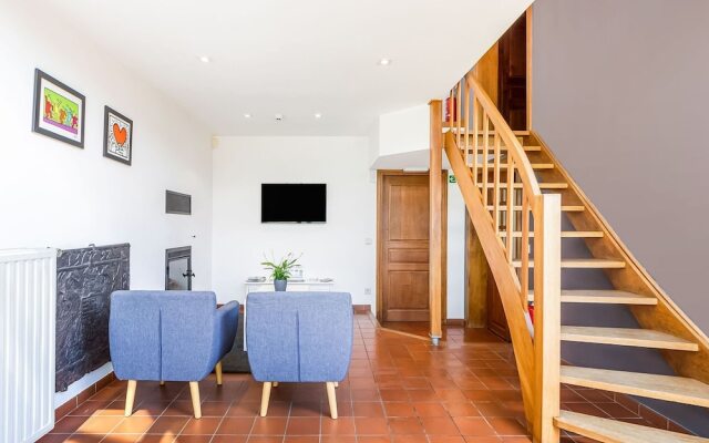 Plush Villa in La Roche-en-ardenne With Swimming Pool