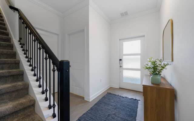 Modern townhome with private pool near Disney