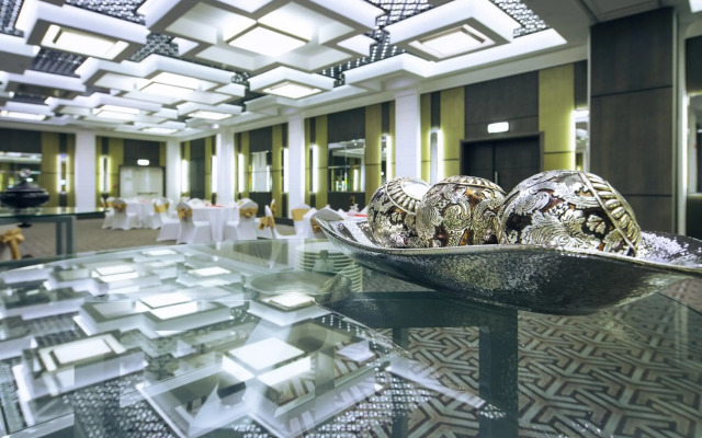 Ayla Bawadi Hotel & Mall