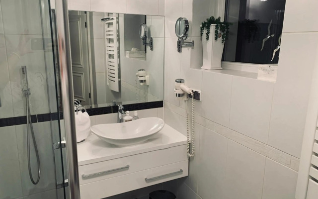 Apartament z prywatnym, krytym basenem