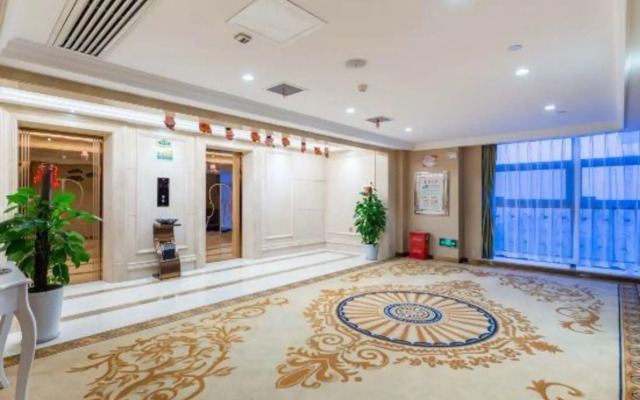 Vienna Hotel (Changsha Kaifu District Zhengfu Metro Station)