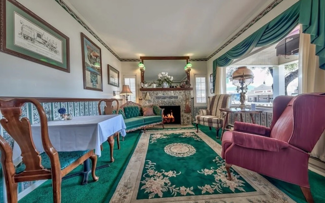 Silver Maple Inn