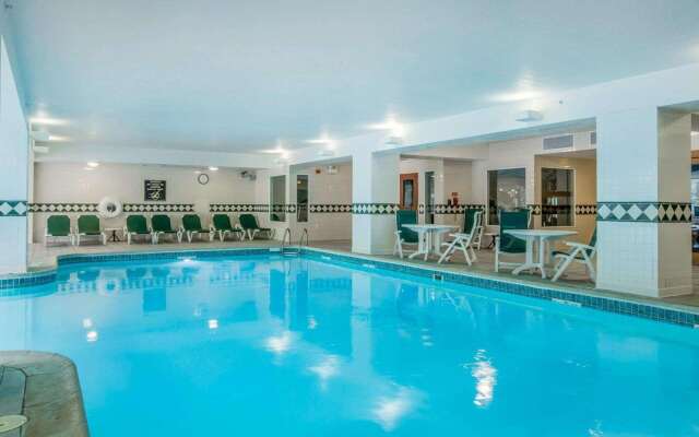 Comfort Inn & Suites Near Burke Mountain