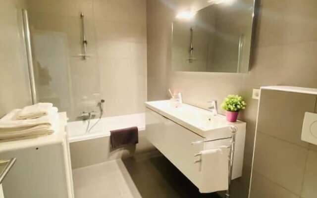 Large 3bedrooms with Terrace and Parking