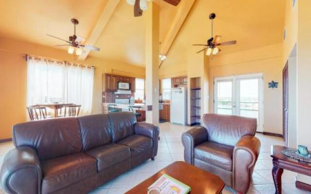 Suite C303 Mara Laguna